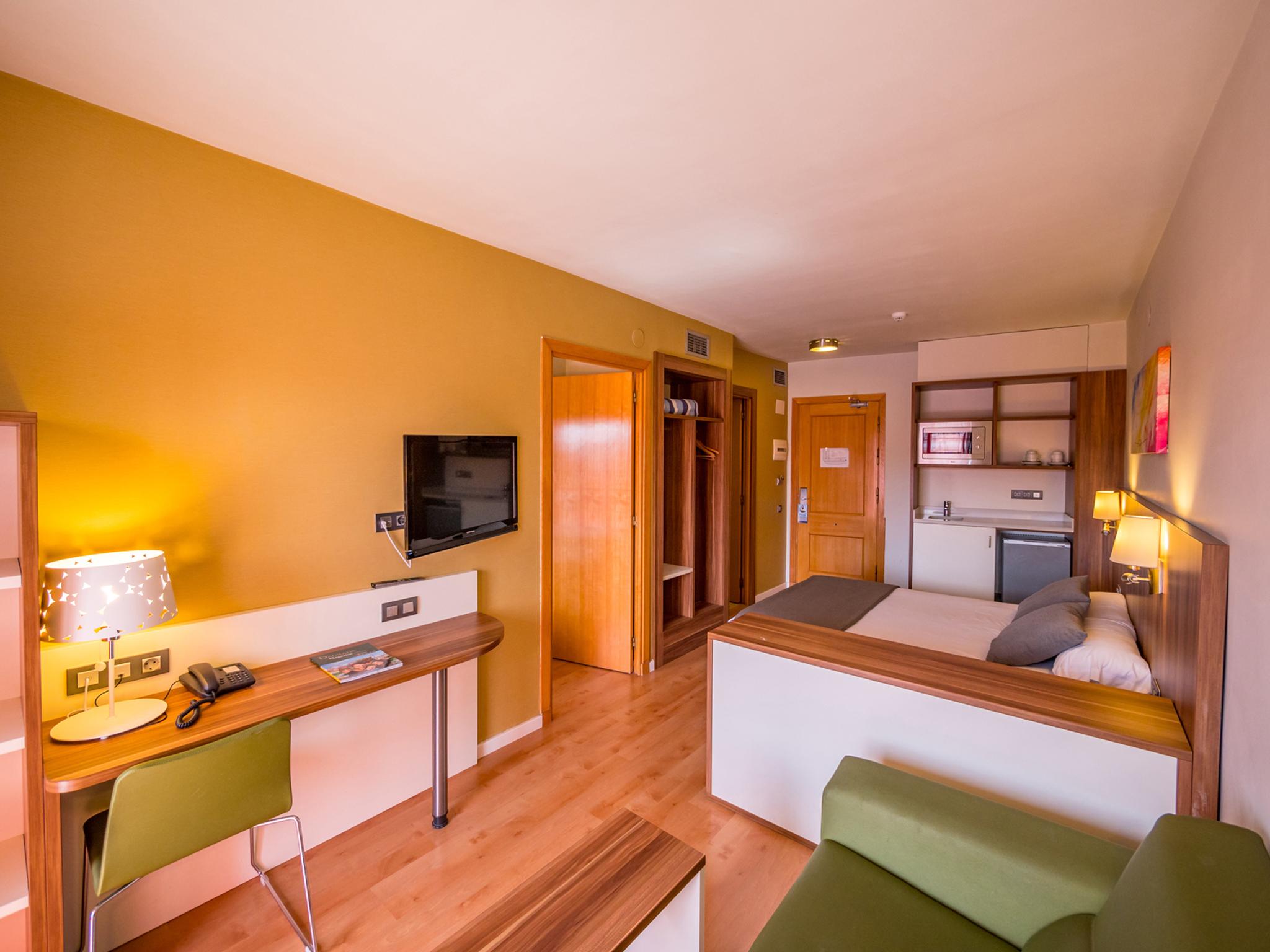 Golden Avenida Family Suites 4* Salou Exterior photo