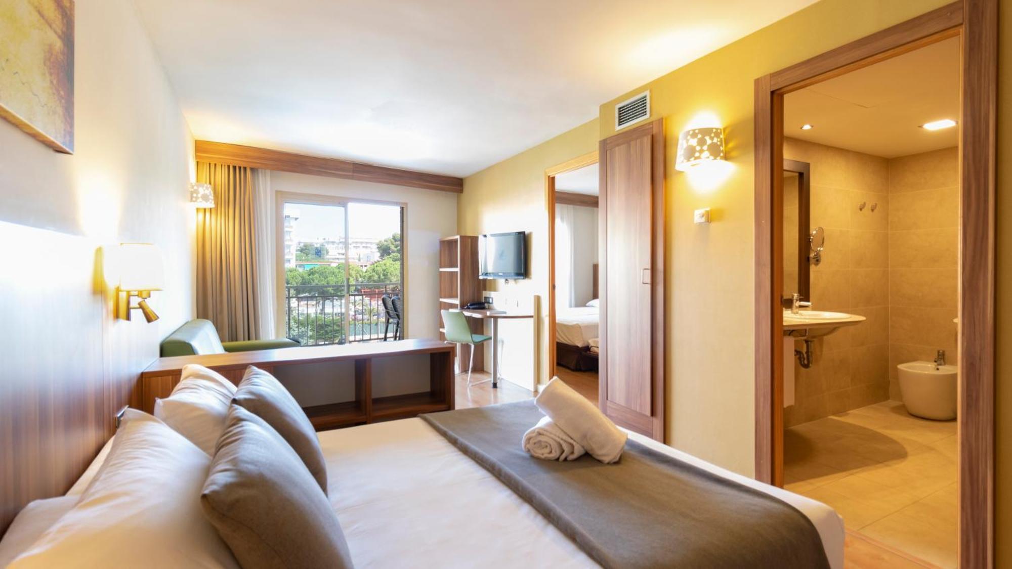 Golden Avenida Family Suites 4* Salou Exterior photo