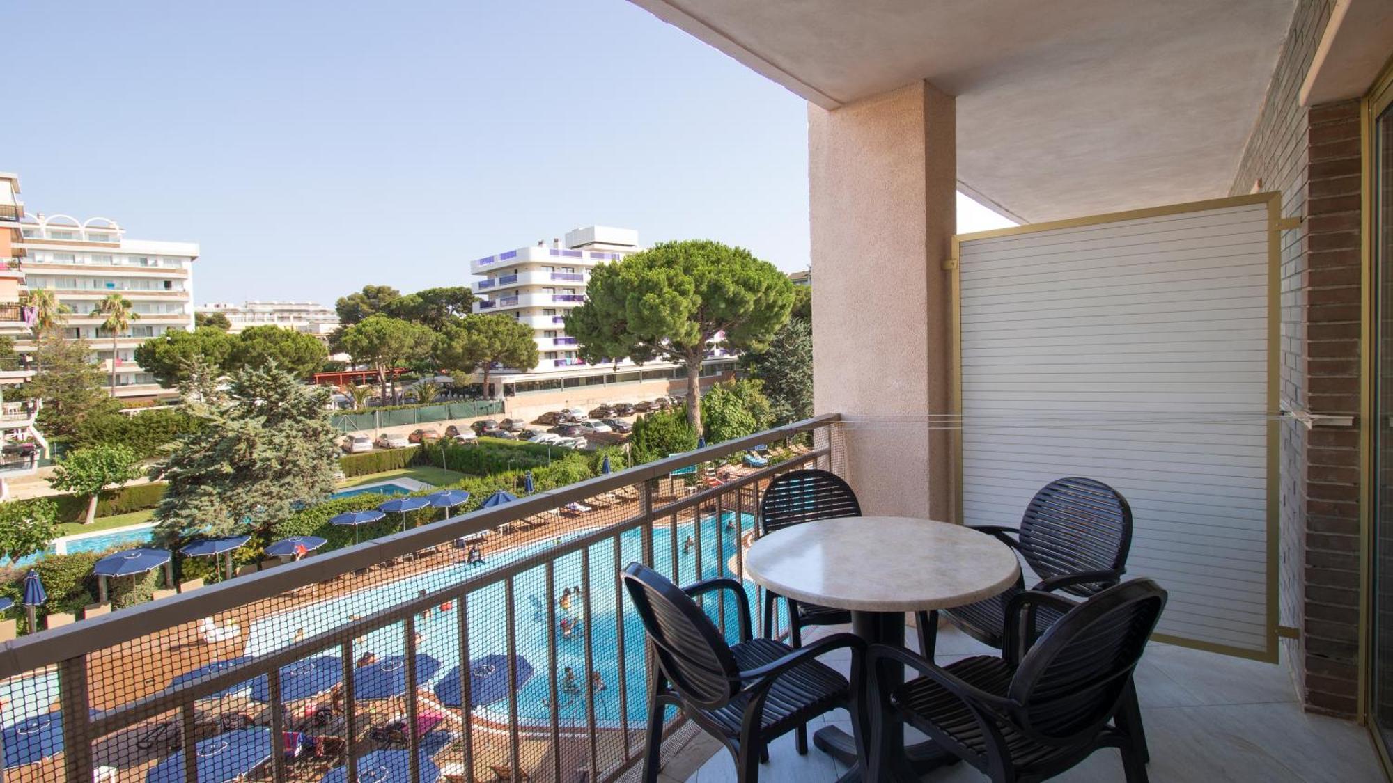 Golden Avenida Family Suites 4* Salou Exterior photo